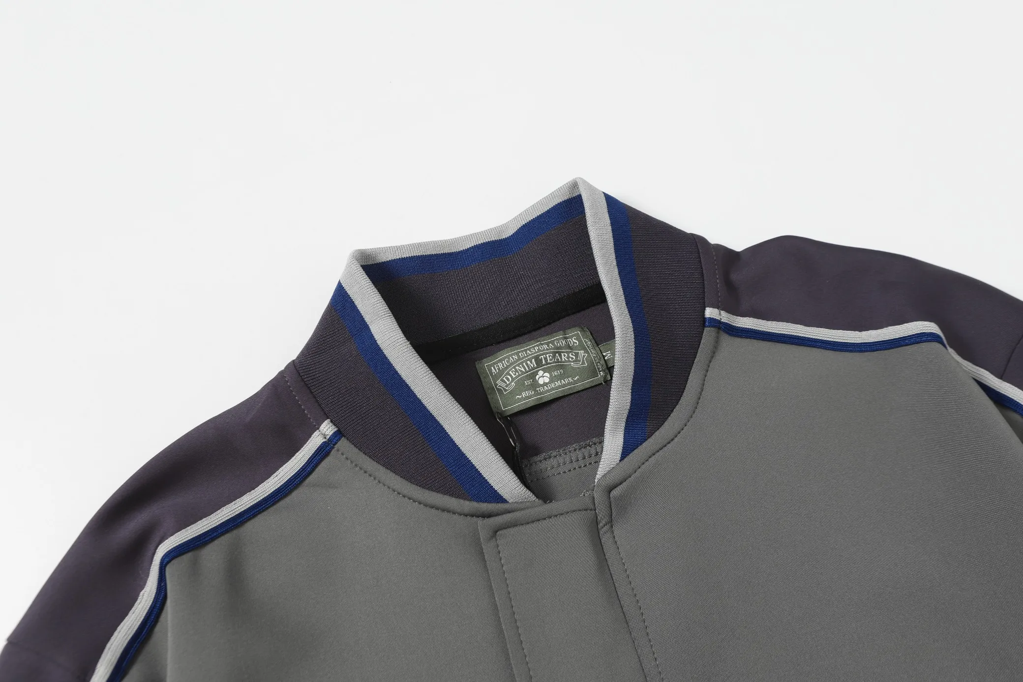 P226 2208# DENIM TEARS kapok European and American trendy brand high-quality air layer casual jacket suit. Fabric weight 320 grams. Customized thread dyeing with consistent color. Color Gray Green Size S-XL